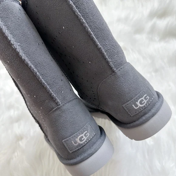 UGG Classic Studded Short Boot - Picture 4 of 7